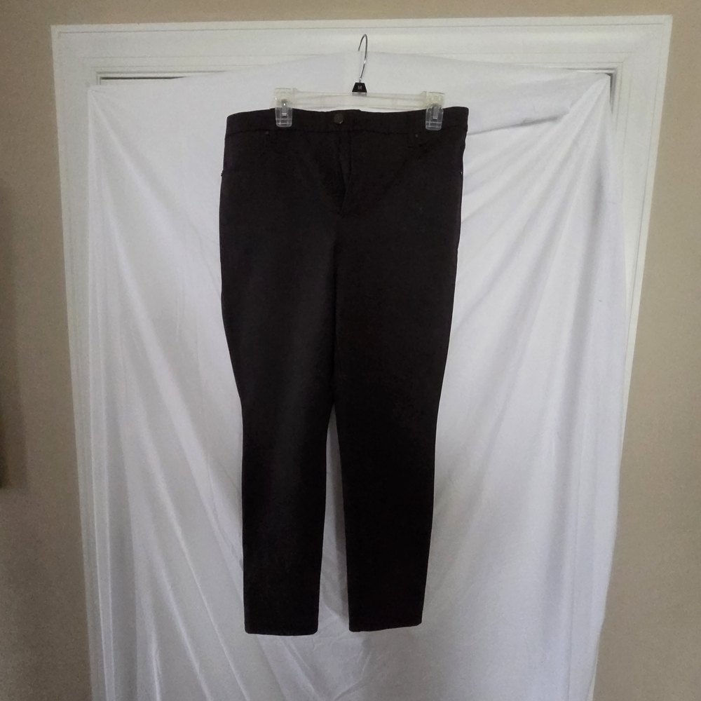 Sleek Black Women's Leggings